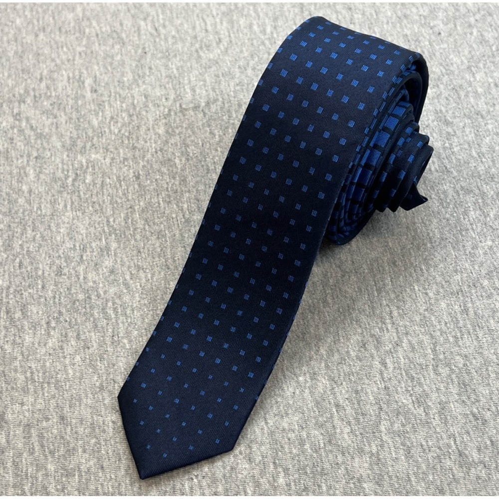 Express Tie Mens Geometric 100% Silk 2" Wide 60" Long